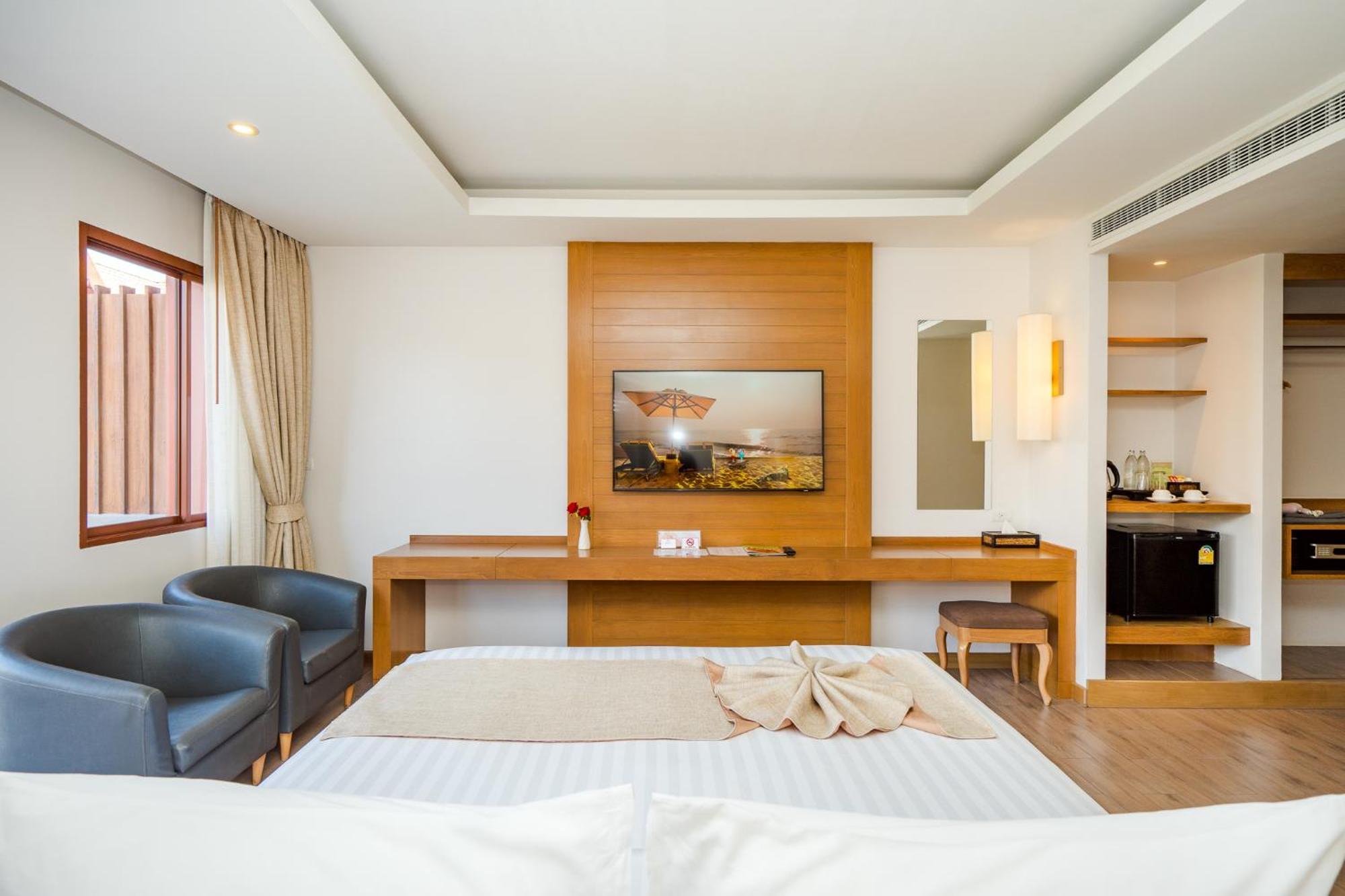 Ayrest Hua Hin Hotel Esterno foto
