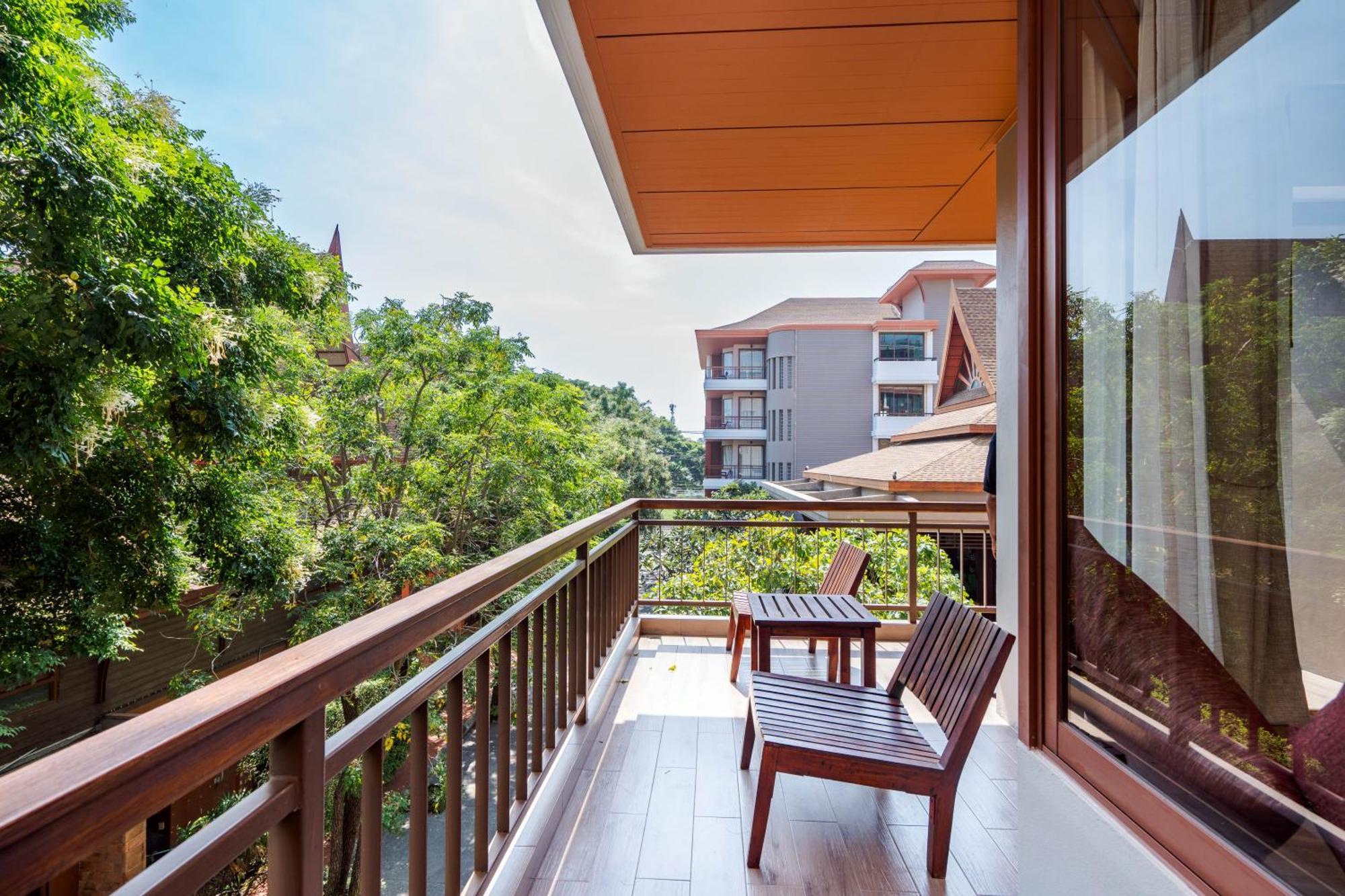 Ayrest Hua Hin Hotel Esterno foto