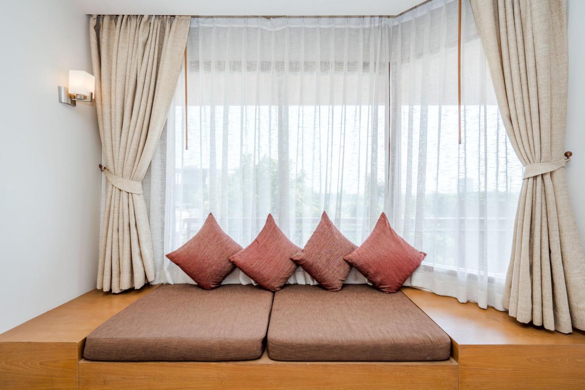 Ayrest Hua Hin Hotel Esterno foto